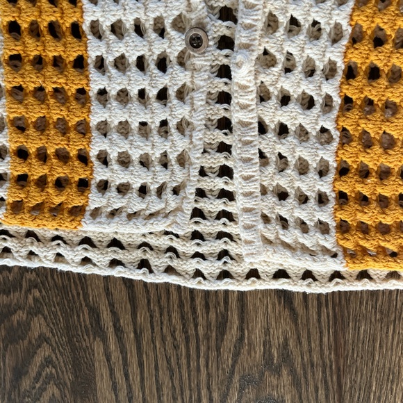Urban Outfitters Cream / Gold Crotchet Button Up Short Sleeve Shirt - Picture 2 of 6